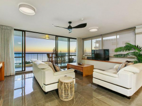 Seaview Resort - Luxurious Beachside Two Bedroom Apartment with Stunning Views
